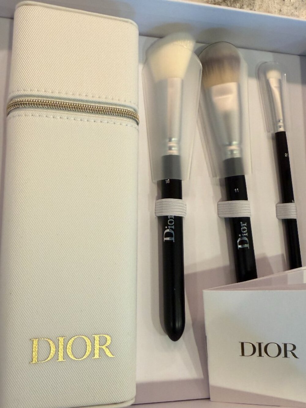 Diro Makeup Brush Set - 3 Brushes with a storage box/bag